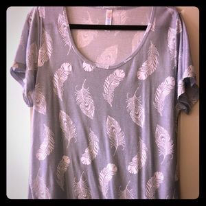 Lularoe feather classic tee